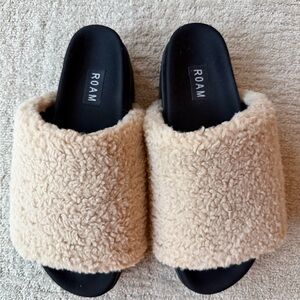 ROAM - Women’s Fuzzy Stack Platform Faux Shearling Sandals
